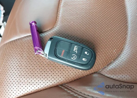 2019 Jeep Cherokee Overland 4X4 z USA, uszkodzony, nr VIN 1C4PJMJX9KD375847